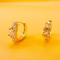 Vergoldete Creolen mit mikrogefassten quadratischen Zirkonia im minimalistischen Stil - Runder Quadrat-Zirkonia-Stil