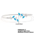 Detailansicht eines silbernen Weidenzweig-Armbands mit blauen Steinen und Zirkon-Akzenten - 18K-Gold / Silber Blau Zweig Stil (KSB00256-17)