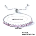 Detail eines verstellbaren Silberarmbands mit 4mm rosa Zirkonen und 26cm Schachtelkette - Rosa