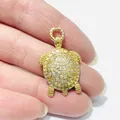 Goldener Schildkrötenanhänger mit Zirkonia-Inlay und strukturierten Metalldetails - Goldene Schildkröte (Zirkonia Gitter)