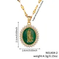 Detalle del collar Virgen María con esmalte verde y detalles de circonita blanca - Verde Oscuro (N01404-2)