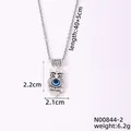 Detalle del colgante de búho con cuenta de ojo azul en una cadena de plata para mujer - Forma de Búho (N00844-2)
