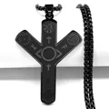 Detalle del colgante vikingo de acero negro con símbolos de Vegvisir y el Ojo de Dios - Negro