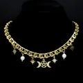 Collar de la diosa Hécate triple luna dorada con pentagrama y perlas en soporte - 50cm / Dorado