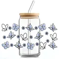 Motivo farfalla a trasferimento UV su bicchiere da 16oz con coperchio in bambù e cannuccia - Fiore di Farfalla Blu Chiaro (QT748-1)