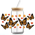 Gedetailleerd overzicht van 16oz glas met bamboe deksel en bloemen- en vlinder UV-transferprints - Oranje Zwarte Vlinder Bloemen Stijl (QT735-5)