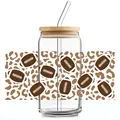 Detail van 16oz glazen beker met panterprint, football-motief, bamboe deksel en rietje - Luipaard Voetbal Wrap (QT784-6)
