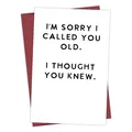 Grappige verjaardagskaart met tekst 'I'm sorry I called you old' en rode envelop - Verjaardag Excuses Humoristisch (QT841-18)
