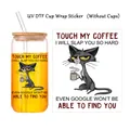 Detalle de pegatina UV DTF con gato de dibujos animados en un vaso de 16 onzas - Frases de Gato Pesimista (QT900)