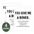 Set di 4 adesivi per bottiglie umoristici e minimalisti con testo nero su sfondo bianco - Gioco di Parole Minimalista (QT797-6)