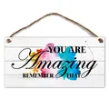Inspirierendes Holzschild mit buntem Aquarell und YOU ARE AMAZING Zitat für Wände - Aquarell Amazing You Zitate (QT1315)