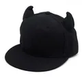 Schwarze Baseballkappe mit Teufelshörnern und flacher Krempe aus Baumwolltwill - Verstellbar / Schwarz