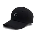 Casquette de baseball en coton noir pour femmes avec broderie cœur blanc et sangle réglable - Noir