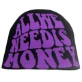 Detail der ALL WE NEED IS MONEY Jacquard-Schrift auf schwarz-violetter Strickmütze - Schwarzer Boden Violetter Text-ALL HE NEEDS IS HONEY