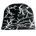 Berretto in maglia nero con motivo jacquard a fulmine bianco per stile streetwear invernale - Taglia unica / Motivo a Fulmini Bianchi