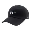 Gorra de béisbol de algodón negro con bordado NYC blanco y detalle 198 en vista lateral - Negro
