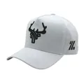 Weiße Baseballkappe mit schwarzer 3D-Geweih-Stickerei und gebogenem Schirm für Outdoor - Verstellbar / Weiß