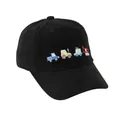 Dettaglio del ricamo colorato con camion cartone su un cappello da baseball nero per bimbi - 48-54CM / Nero