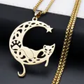 Collar dorado con colgante de gato en luna creciente y detalle de estrella pequeña - Longitud Ajustable / Dorado