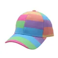 Détail macro des coutures de haute qualité sur une casquette de baseball arc-en-ciel - Réglable / Style Patchwork Arc-en-ciel Vibrant