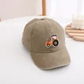 Vintage kaki baseballpet voor kinderen met kleurrijk tractor borduursel erop - Verstelbaar (48-54cm) / Tractor Kakie
