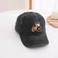 Vintage gewassen zwarte denim honkbalpet voor kinderen met oranje tractor borduursel - Verstelbaar (48-54cm) / Tractor Zwart