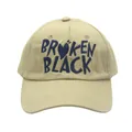 Makroaufnahme einer khakifarbenen Baseballkappe mit blauer Herz-Stickerei-Detail - Verstellbar / Khaki