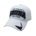Dettaglio del ricamo One Happy Aruba Island e del logo squalo su cappellino bianco - Regolabile / Bianco