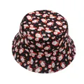 Dettaglio della stampa Babbo Natale e fiocchi su un cappello alla pescatora nero - M(56-58cm) / Stile Rosso di Natale 2