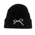 Knitted beanie for autumn and winter featuring a minimalist white bow embroidery - One Size / Black