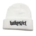 Weiße Strickmütze mit babygirl-Stickerei im Gothic-Stil und Rollrand für den Winter - Einheitsgröße / Weiß