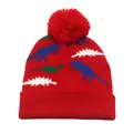 Détail du bonnet rouge en tricot avec jacquard de dinosaure et pompon doux pour enfants - Rouge