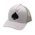 Detail der grauen Mesh-Trucker-Cap mit schwarzer Pik-Stickerei und atmungsaktivem Netz - Verstellbar / Grau