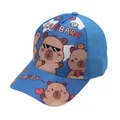 Detail van de blauwe Capybara kinderpet met Happy-opdruk en vrolijke cartoonafbeeldingen - Verstelbaar 48-54cm / Hemelsblauw (Stijl 6)