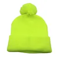 Dettaglio del berretto in maglia giallo fluo con pompon morbido e bordo risvoltato - Taglia unica / Giallo Neon