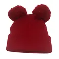 Berretto in maglia rosso scuro con due pompon e risvolto spesso per calore invernale - Taglia unica / Borgogna