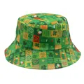 Detail eines St. Patrick's Day Anglerhuts mit Kleeblattmuster und sauberer Hutkrempe - Schachbrett Feiertags Text Bier Muster (Stil 7)