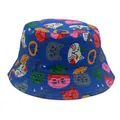 Gros plan d'un bob pour enfants bleu roi avec des imprimés de têtes de chat colorés - 54cm / Bleu foncé