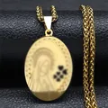 Dettaglio della medaglia Maria vintage dorata con bordo a cuore su catena - Oro Stile D