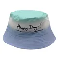 Detailansicht des dreifarbigen Kinder-Anglerhuts mit Happy Days Druck und sauberen Nähten - 54cm / Grün Lila Verlauf HappyDays (Stil 4)