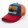 Cappello trucker ricamato STATION con design retrò blu, rosso e arancione in rete - Regolabile / Blu navy