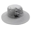 Détail d'un chapeau de soleil gris avec ouverture pour queue de cheval et cordon réglable - M (56-58cm) / Style Régulier / Gris