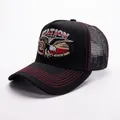 Cappellino trucker con ricamo aquila, cuciture rosse e rete nera per stile outdoor - Regolabile / Nero