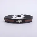 Détail de bandeau de chapeau en cuir vintage avec gravure en métal argenté et clous - Style Patchwork Marron Foncé Rivet Plaque Métal Oeil Losange (Style 10)