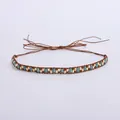 Détail d'un ruban de chapeau bohème perlé avec des accents turquoise et cordon tissé - Style Perlé Cordon Marron Perle Motif Bleu Vert (Style 23)
