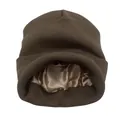 Detalle del gorro de punto marrón mostrando el forro interior de satén suave color oro - Talla única / Café