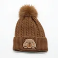 Berretto in maglia marrone per bambini con pompon e toppa capibara per l'inverno - Taglia unica / caffè