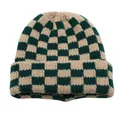 Gebreide wintermuts met donkergroen en beige schaakbordpatroon in een retro stijl - Donkergroen En Beige