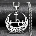 Gros plan du pendentif croissant de lune et pentagramme en argent sur cuir noir - Argent