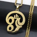 Primer plano del colgante Om tamil de acero inoxidable dorado con cadena tipo box - 60CM / Dorado